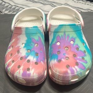 Pastel color tie dyed crocs